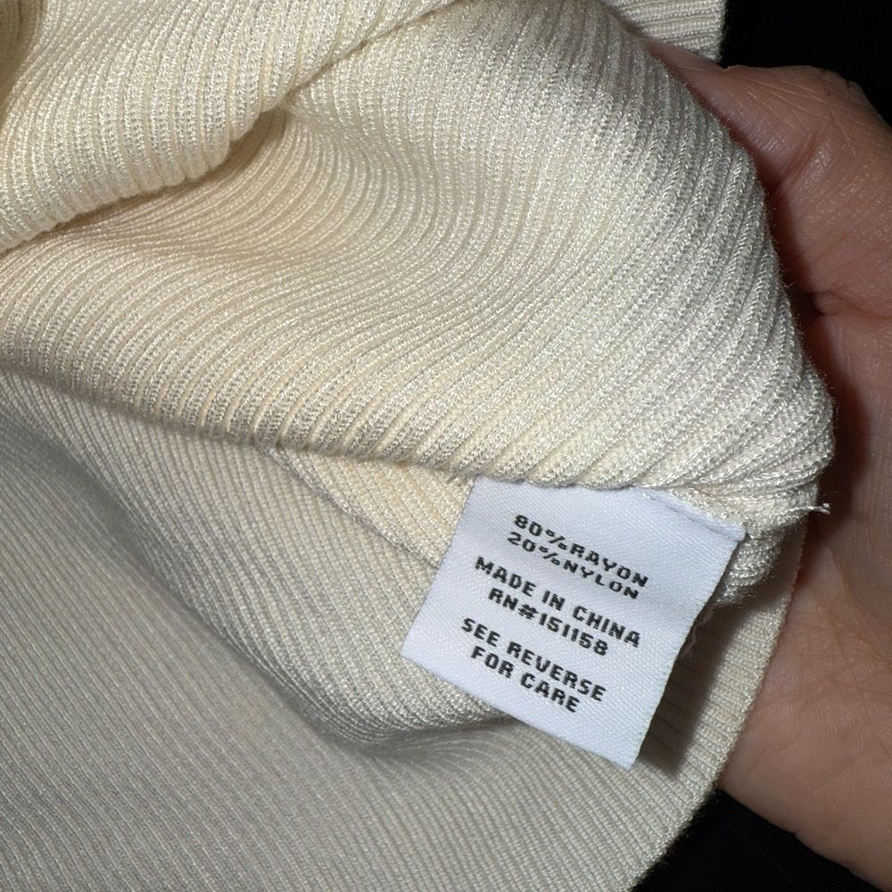 525 America Women’s Mockneck Keyhole Pullover Sweater in Chalk Size Large NWT - Picture 9 of 11
